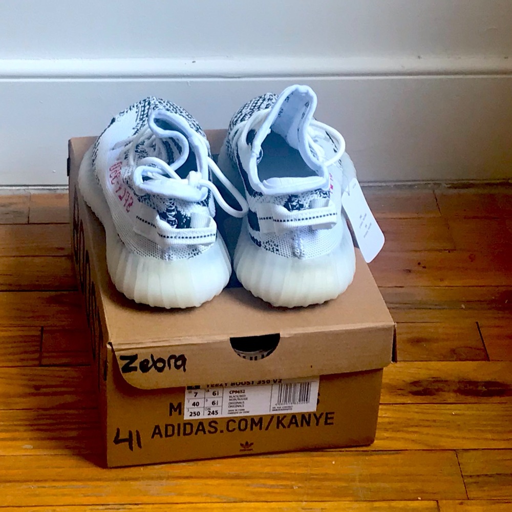 Adidas YEEZY Boost 350 Zebra Black Size 8 - Picture 12 of 14